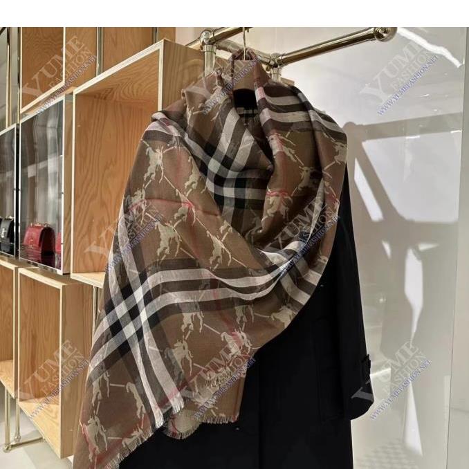 KHĂN CHOÀNG BURBERRY&nbsp;
