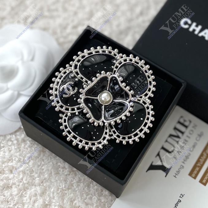 CÀI ÁO&nbsp;CÀI ÁO CHANEL