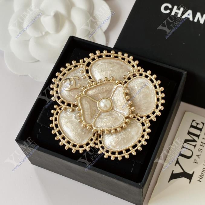 CÀI ÁO&nbsp;KHOÁ VÀNG C?